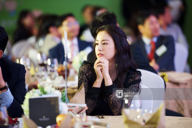 Bộ ảnh đẹp nhất của Kim Tae Hee tại đêm tiệc Hàn ở Hà Nội: Khoảnh khắc minh tinh châu Á hút hồn toàn bộ khán phòng - Ảnh 9.