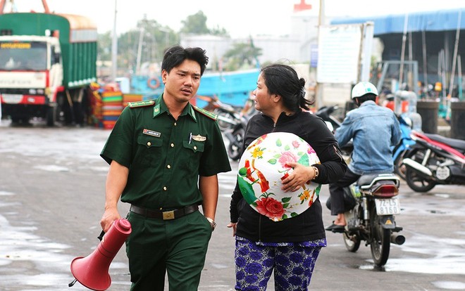 Bão số 9 cách Vũng Tàu 140km, 7 ngư dân rơi xuống biển mất tích - Ảnh 1.