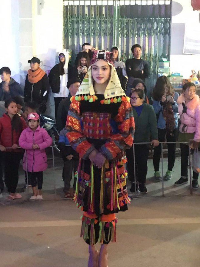 Bị chụp lén trong lễ hội tại Hà Giang, cô gái trong trang phục dân tộc gây bão - Ảnh 3.
