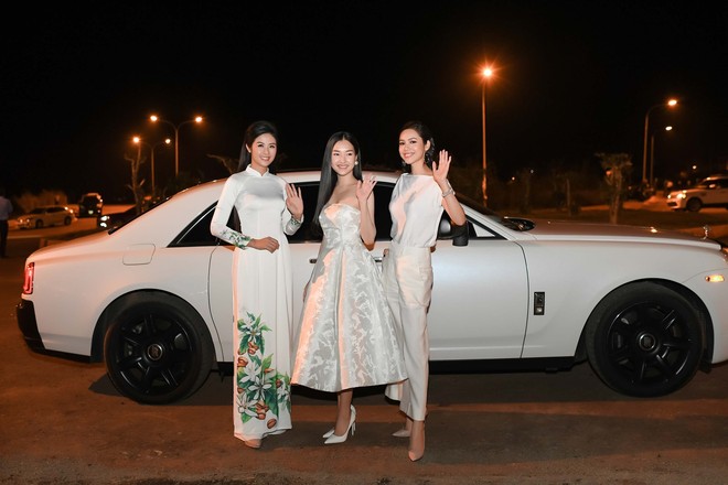 Dàn Hoa hậu, Á hậu nổi tiếng của Việt Nam được đưa rước bằng xe sang đến sự kiện - Ảnh 1.