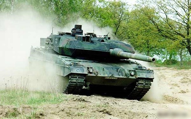 Xe tăng chủ lực Leopard 2A6 của Đức uy lực hàng đầu thế giới - Ảnh 1.