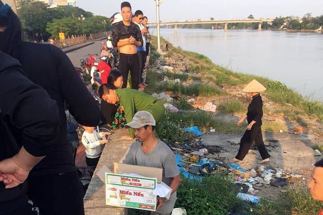 Người bới rác tìm thấy thi thể bé trai sơ sinh bọc trong túi nilon ở Nam Định - Ảnh 3.