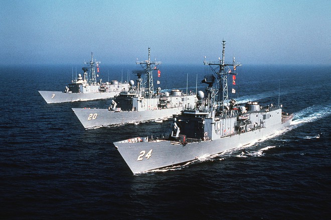Mua tàu chiến Mỹ đấu Nga, Ukraine hãy sớm tỉnh giấc: Tàu to, đẹp nhưng vẫn một phát tan xác! - Ảnh 1.