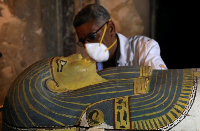 Ai Cập lần đầu mở quan tài 3.000 năm trước truyền thông: Bất ngờ với thứ bên trong! - Ảnh 1.