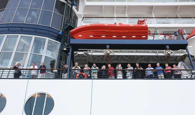 Tàu du lịch 5 sao chở hơn 3.000 du khách cập cảng tàu khách quốc tế đầu tiên của Việt Nam - Ảnh 15.