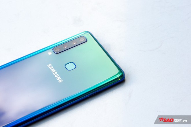 Mở hộp Samsung Galaxy A9 (2018): Màu sắc đẹp khó cưỡng, cụm 4 camera độc đáo! - Ảnh 7.
