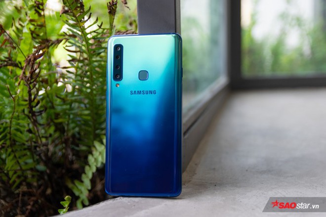 Mở hộp Samsung Galaxy A9 (2018): Màu sắc đẹp khó cưỡng, cụm 4 camera độc đáo! - Ảnh 10.