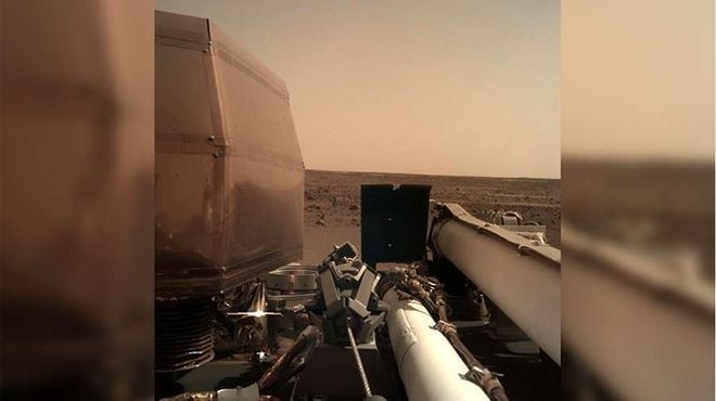 Hình ảnh rõ nét đầu tiên robot thám hiểm Insight gửi về từ sao Hỏa   - Ảnh 1.
