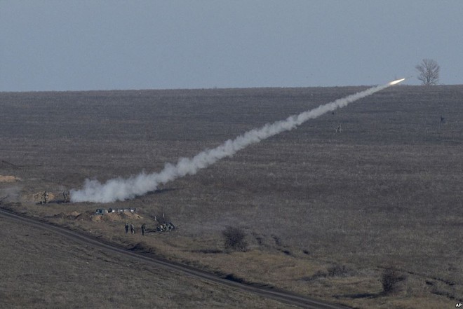 24h qua ảnh: Quân đội Ukraine phóng tên lửa phòng không gần biên giới Nga - Ảnh 3.