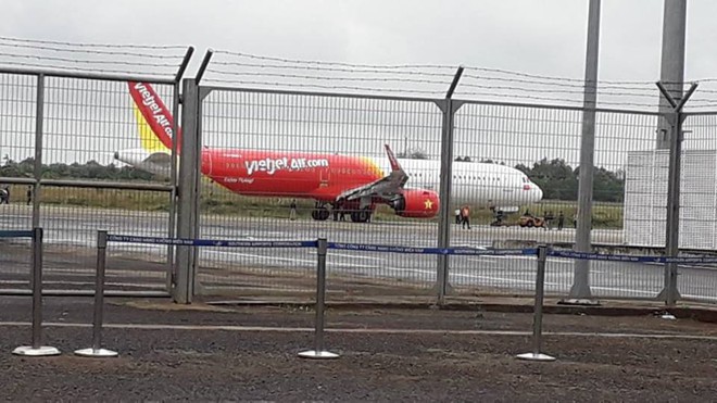 Hành khách trên chuyến bay VietJet bị văng bánh: Hàng trăm người la hét, hoảng loạn - Ảnh 1.