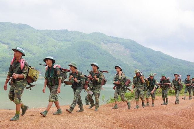 Cận cảnh trung đoàn bộ binh diễn tập vòng tổng hợp - Ảnh 3.