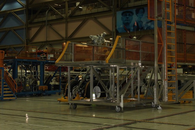 Bên trong nhà máy lắp ráp máy bay lớn nhất thế giới của Boeing - Ảnh 15.