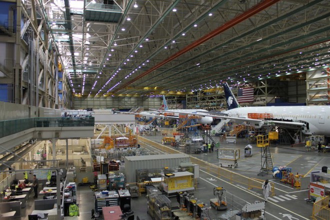 Bên trong nhà máy lắp ráp máy bay lớn nhất thế giới của Boeing - Ảnh 5.