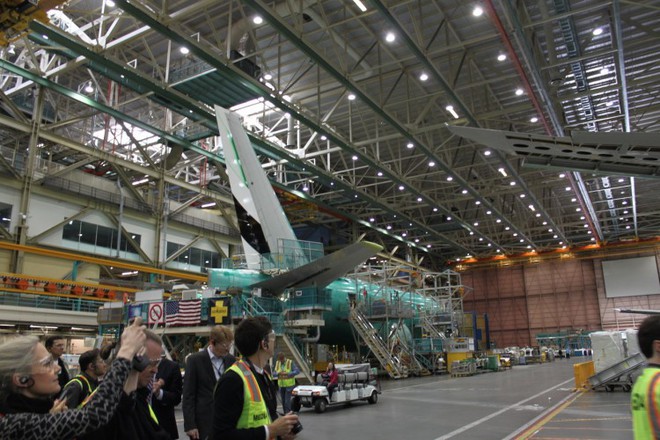 Bên trong nhà máy lắp ráp máy bay lớn nhất thế giới của Boeing - Ảnh 8.