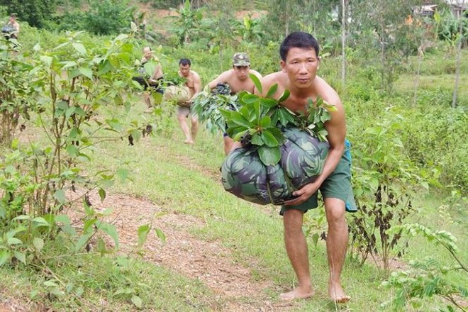 Cận cảnh trung đoàn bộ binh diễn tập vòng tổng hợp - Ảnh 11.