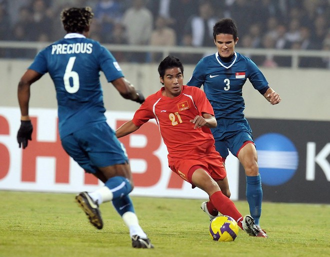 Người hùng AFF Cup 2008 tiết lộ về cú đạp gãy ghế của HLV Calisto - Ảnh 2.