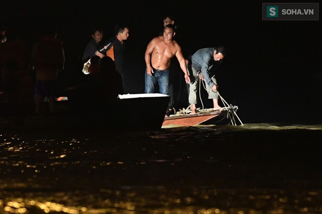 Toàn cảnh vụ trục vớt 2 nạn nhân trong xe sang Mercedes lao xuống sông Hồng - Ảnh 5.