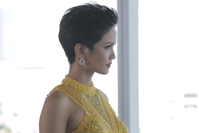 Hoa hậu H’Hen Niê bị chê catwalk không sang, phong độ đi xuống - Ảnh 1.