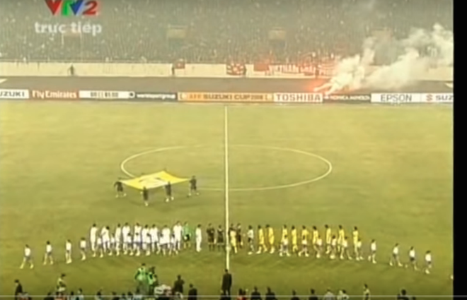 Việt Nam vô địch AFF Cup 2008: Duy Mạnh nhặt bóng ở sân Mỹ Đình, Quang Hải thần tượng Công Vinh - Ảnh 2.