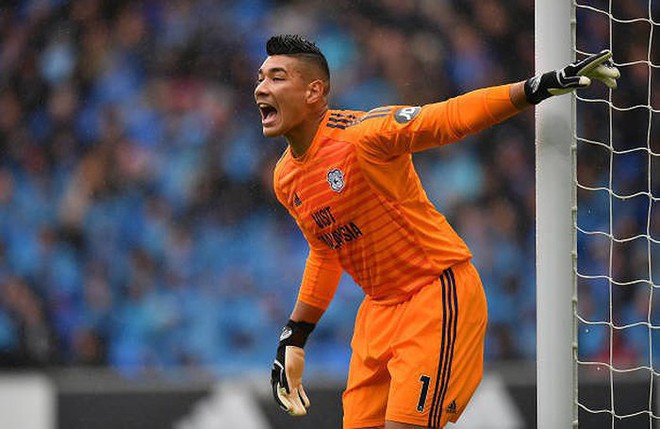 Neil Etheridge, thủ môn Ngoại hạng ở giải “ao làng” - Ảnh 1.