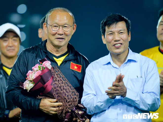 Muốn vô địch AFF Cup, bóng đá Việt Nam phải học cách khiêm nhường - Ảnh 3.