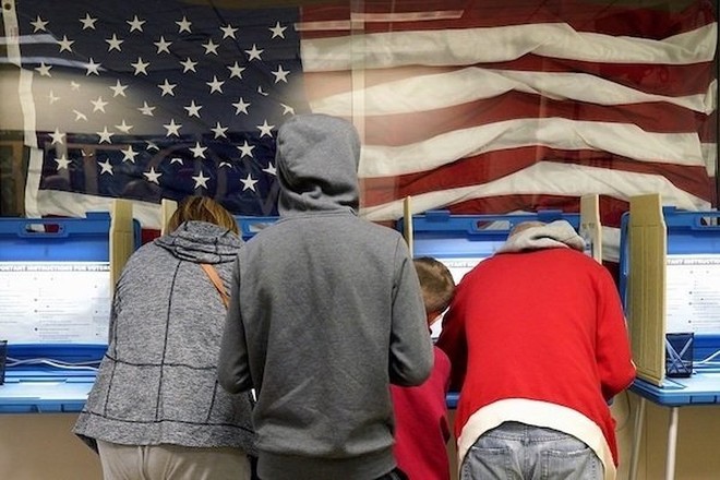 Những hình ảnh đầu tiên về bầu cử giữa nhiệm kì ở Mỹ - Ảnh 5.