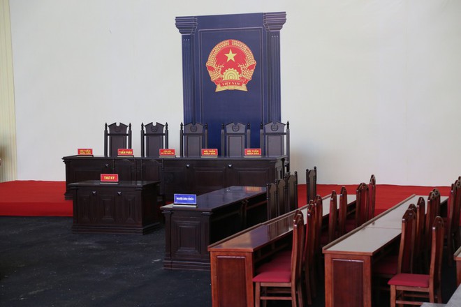 Ảnh: Bên trong phòng xét xử cựu Trung tướng Phan Văn Vĩnh rộng 1.000m2 - Ảnh 1.