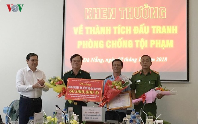 Cận cảnh lô ngà voi, vảy tê tê “khủng” chưa từng thấy vừa bị bắt giữ - Ảnh 11.