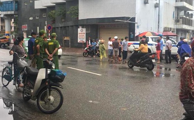 Vụ tài xế ô tô bị chặt tay: "Người đi xe máy dựng xe chặn đầu rồi gọi người đến đánh"