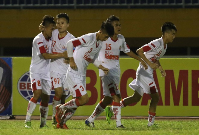 Đồng đội Công Phượng tái hiện siêu phẩm của Công Vinh tại AFF Cup 2008 - Ảnh 1.