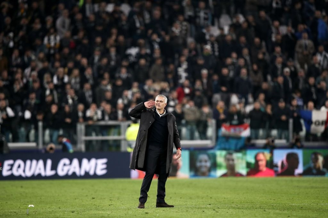 Mourinho rực rỡ ở Turin, hóa ra chỉ là sự rực rỡ của ngọn đèn sắp tắt - Ảnh 2.