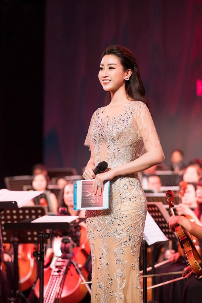 Dở khóc dở cười với Hoa hậu Đỗ Mỹ Linh khi lần đầu lấn sân sang làm biên tập viên trên kênh truyền hình quốc gia - Ảnh 6.