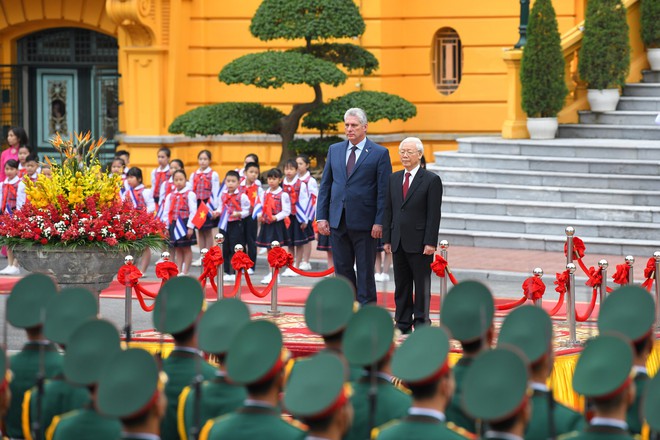 Tổng Bí thư, Chủ tịch nước Nguyễn Phú Trọng đón chính thức Chủ tịch Hội đồng Nhà nước Cuba thăm Việt Nam - Ảnh 1.