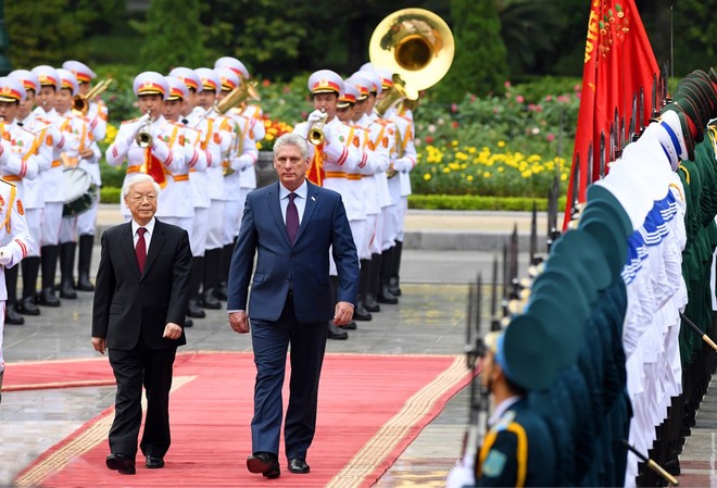 Tổng Bí thư, Chủ tịch nước Nguyễn Phú Trọng đón chính thức Chủ tịch Hội đồng Nhà nước Cuba thăm Việt Nam - Ảnh 2.