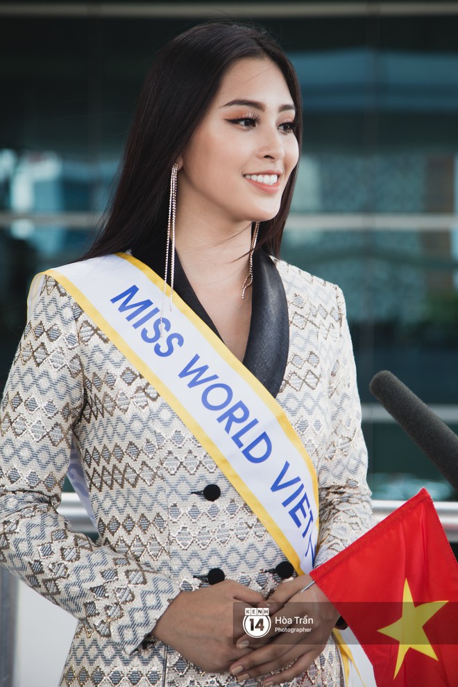 Mẹ cùng người hâm mộ tiễn Trần Tiểu Vy lên đường sang Trung Quốc chinh chiến Miss World 2018 - Ảnh 3.