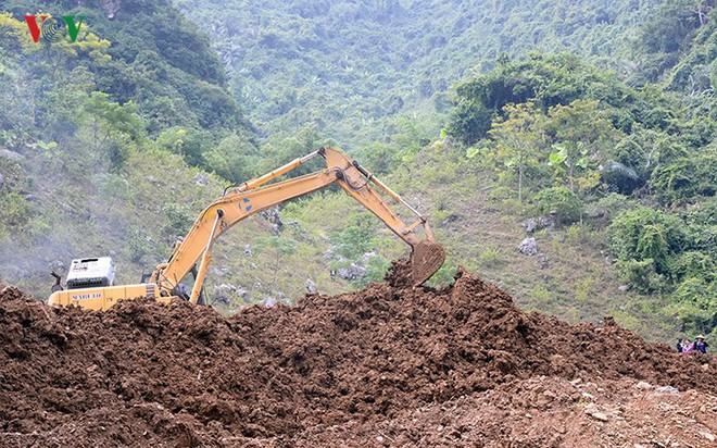 Sập mỏ vàng ở Hòa Bình: Hình ảnh cứu hộ ngày thứ 5 liên tiếp - Ảnh 6.