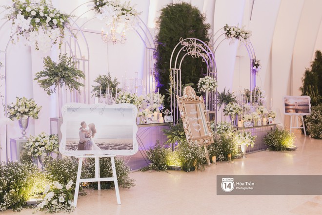 Không gian đám cưới sang trọng, ngập tràn sắc hoa của Ưng Hoàng Phúc và Kim Cương - Ảnh 2.