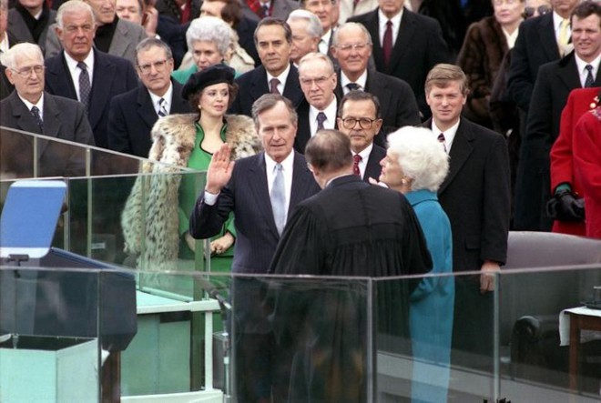 Những khoảnh khắc đáng nhớ trong cuộc đời cựu Tổng thống Bush “cha” - Ảnh 11.