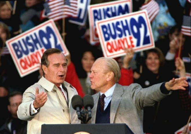 Những khoảnh khắc đáng nhớ trong cuộc đời cựu Tổng thống Bush “cha” - Ảnh 18.