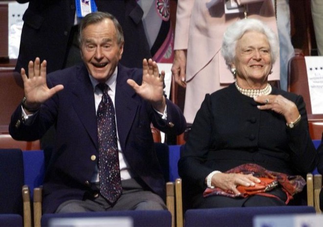 Những khoảnh khắc đáng nhớ trong cuộc đời cựu Tổng thống Bush “cha” - Ảnh 23.