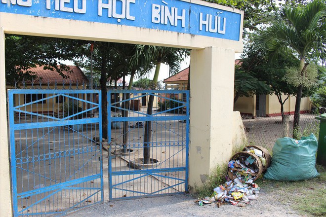 Vụ cô giáo đánh học sinh khuyết tật: Nhếch nhác ngôi trường Bình Hữu - Ảnh 1.