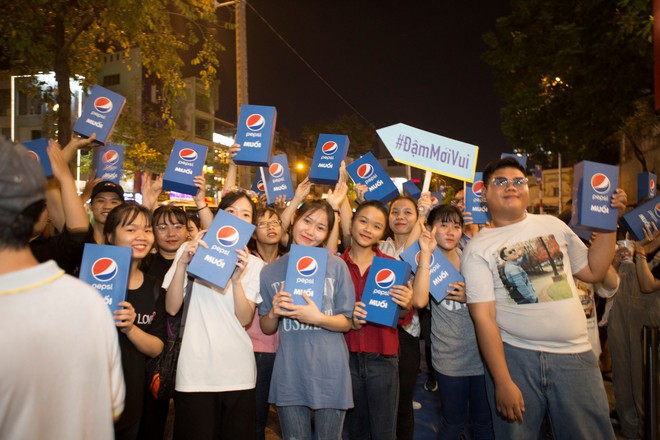 Pepsi Muối ra mắt hoành tráng khiến người hâm mộ ví như “iPhone của làng nước giải khát” - Ảnh 5.