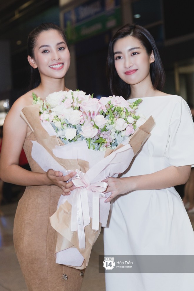 Đỗ Mỹ Linh, Phương Nga và người hâm mộ đón Tiểu Vy trở về từ Miss World - Ảnh 6.