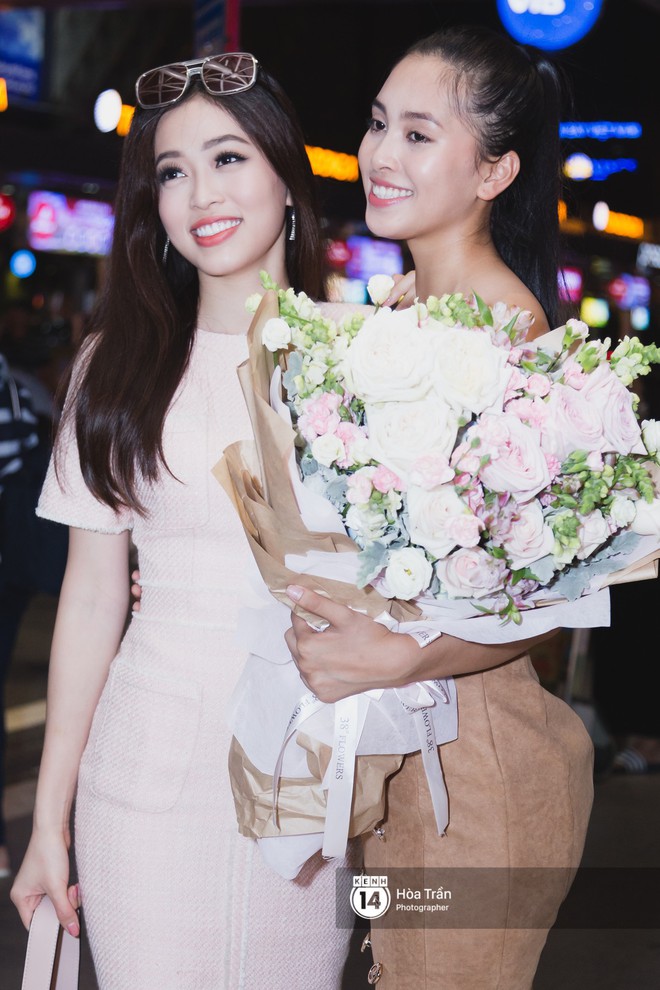Đỗ Mỹ Linh, Phương Nga và người hâm mộ đón Tiểu Vy trở về từ Miss World - Ảnh 8.