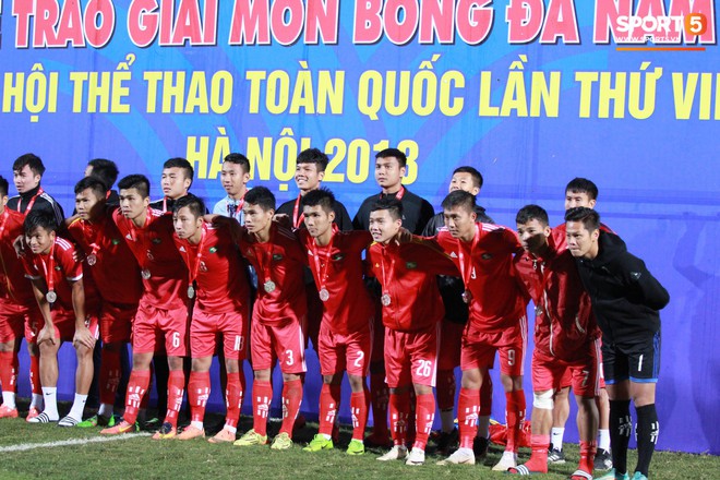 Giành chức vô địch thứ 2 liên tiếp, trung vệ U23 Việt Nam nhớ ơn thầy Park Hang-seo - Ảnh 8.