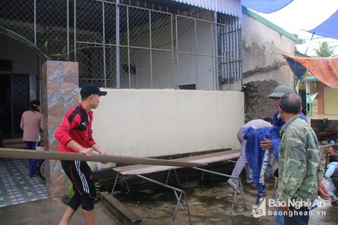 Không khí đón trận chung kết lượt đi tại nhà cầu thủ Phan Văn Đức - Ảnh 1.