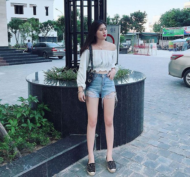 ‘Say nắng’ trước cô bạn gái của trung vệ Nguyễn Thành Chung - Ảnh 6.