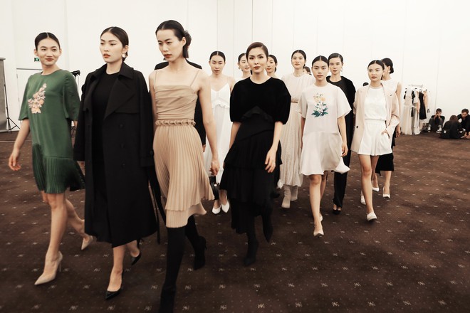 Thu Phương khoe em gái nổi tiếng, Phạm Quỳnh Anh mặc gợi cảm đến ủng hộ Hà Tăng - Ảnh 9.