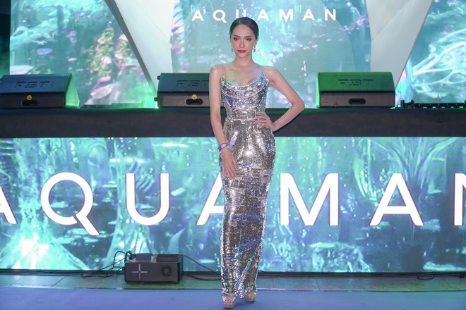 Hoa hậu Hương Giang chụp hình selfie thân mật với siêu anh hùng Aquaman - Ảnh 7.