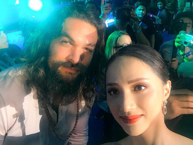 Hoa hậu Hương Giang chụp hình selfie thân mật với siêu anh hùng Aquaman - Ảnh 8.